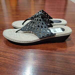 NWT Cobbie Cuddlers Allegra Slip On Sandals 11W Tan Black Comfort